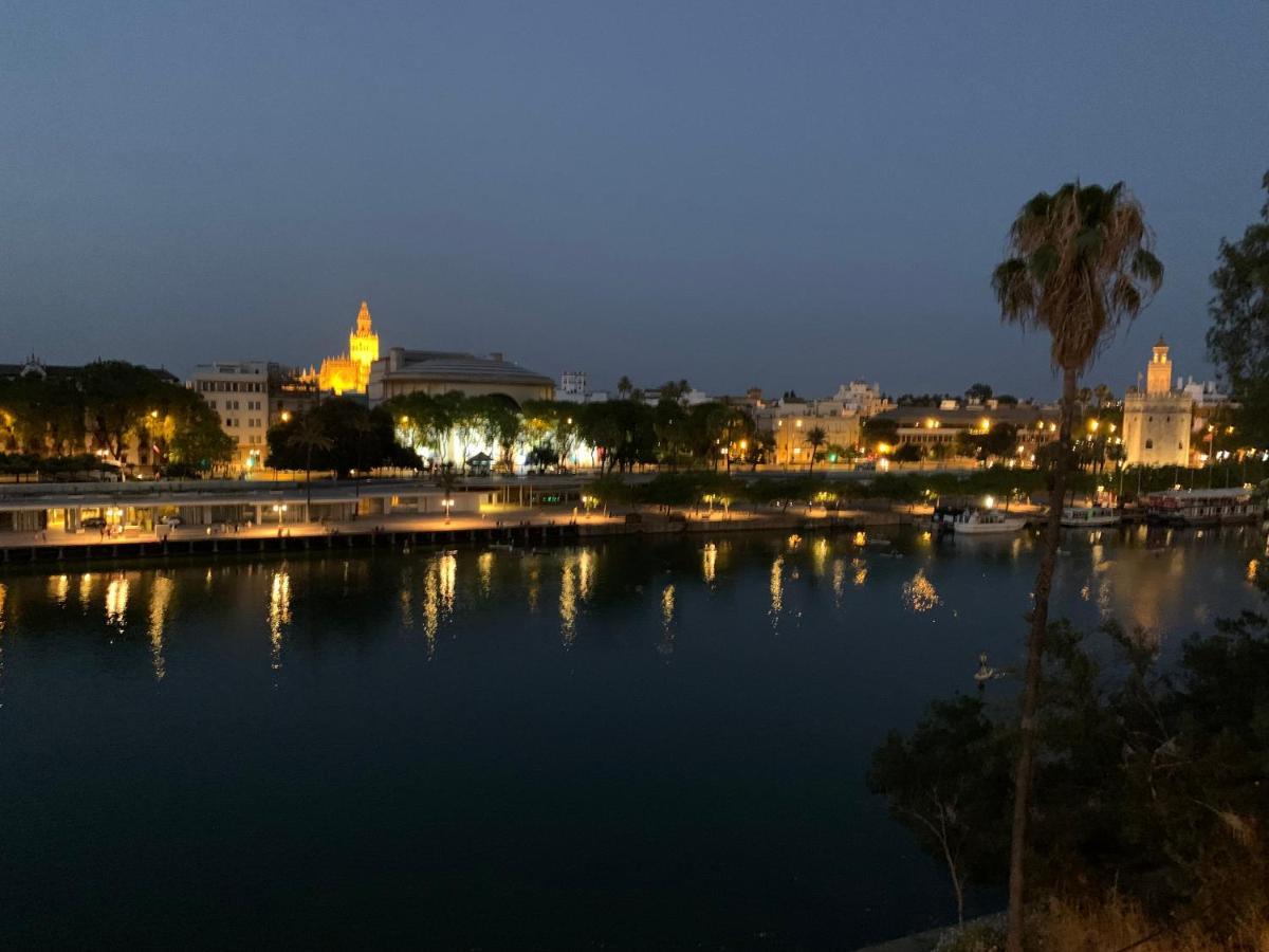 Betis Riverside Skyview By Valcambre เซบีญา ภายนอก รูปภาพ